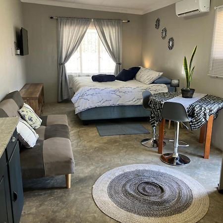 Stellies Accommodation - Room 1 Keetmanshoop Eksteriør billede