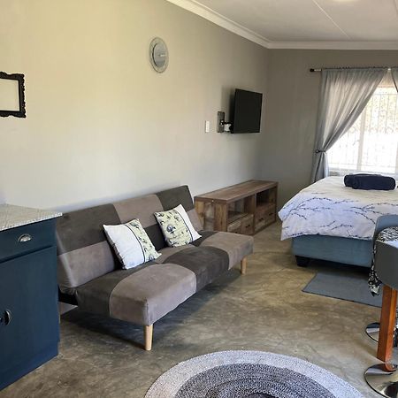 Stellies Accommodation - Room 1 Keetmanshoop Eksteriør billede