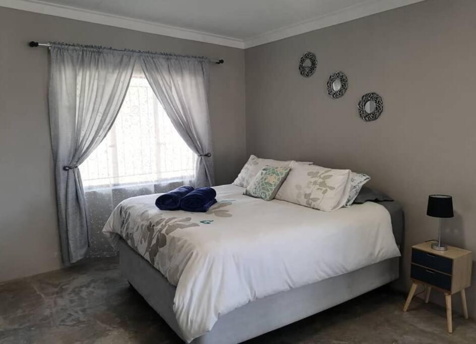 Stellies Accommodation - Room 1 Keetmanshoop Eksteriør billede